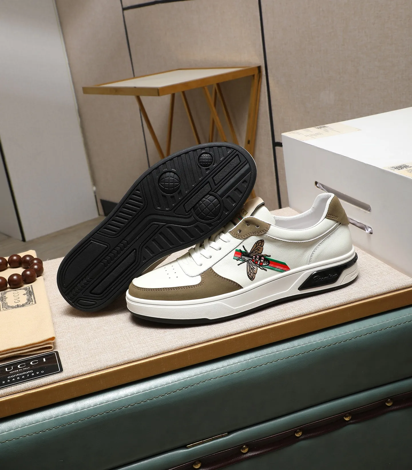 Men's shoes 💰440 GUCCI's latest spring model is on sale at the same time at the counter. Original calfskin imported from Italy, genuine leather lining, (high-end, extravagance, and class) exquisite workmanship. Sole: original sole provided by the original factory, ⚠exclusive double-layer movable molded sole super comfortable⚠, real shot 🎬The real thing is better🔍🔍"High quality·Follow the item" Code number 38-44